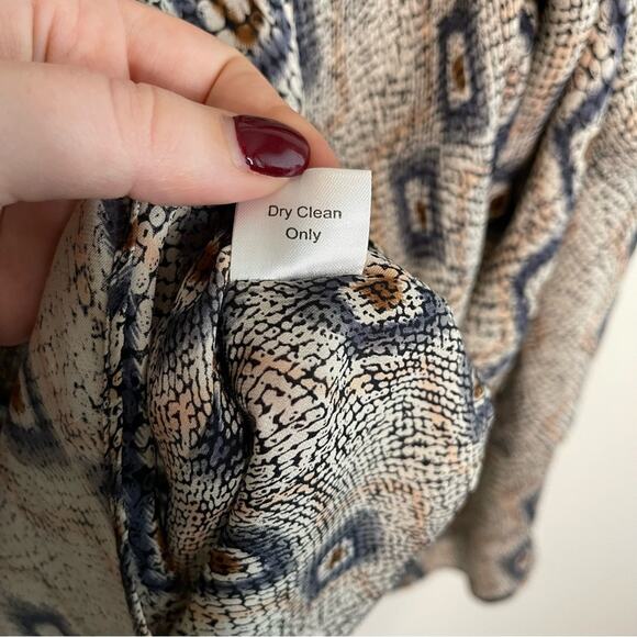 Parker Silk Cold Shoulder Flutter Sleeve Tunic Top - Picture 8 of 11